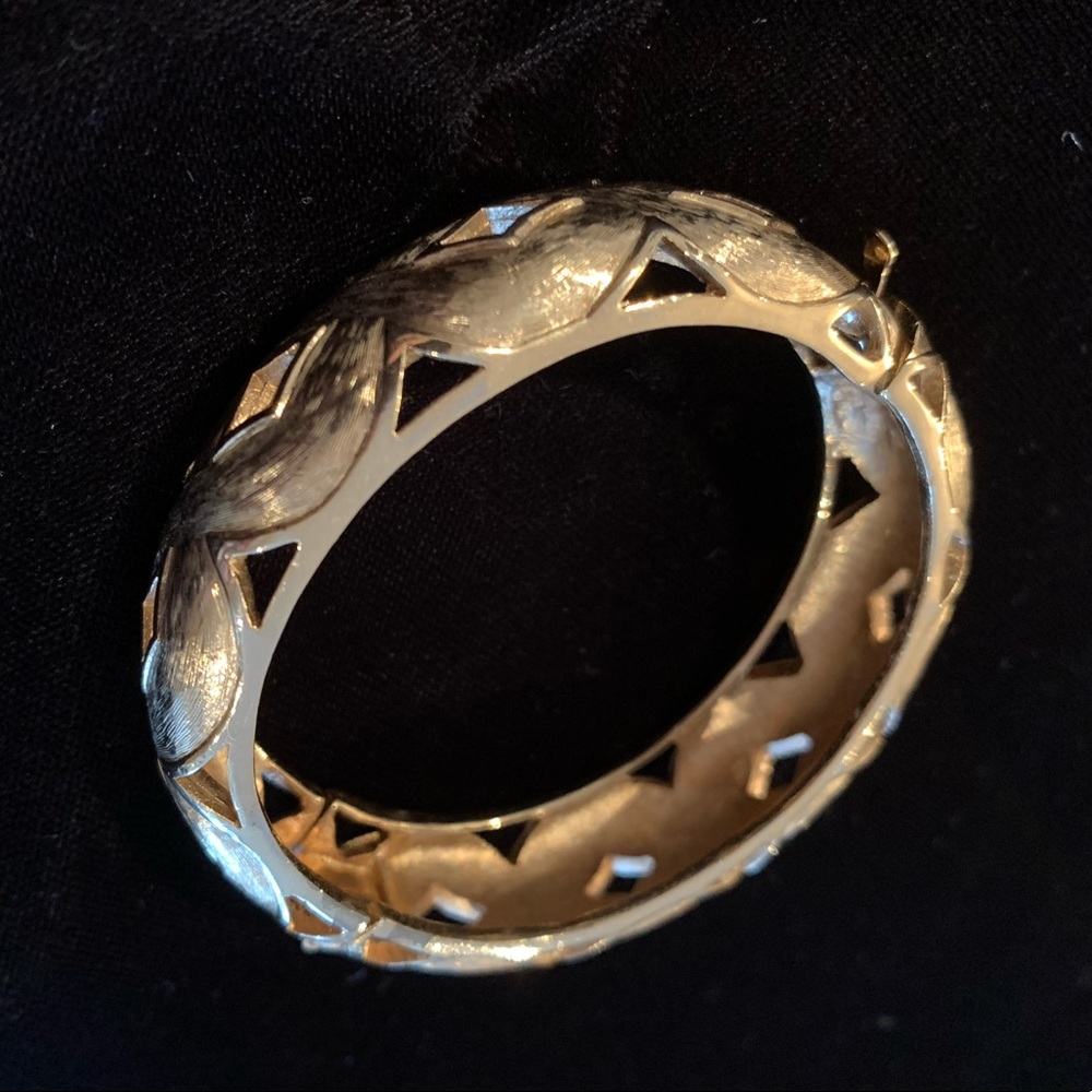 🆕🤩🔥Vintage Woven Cut Out Bracelet - Gold Color